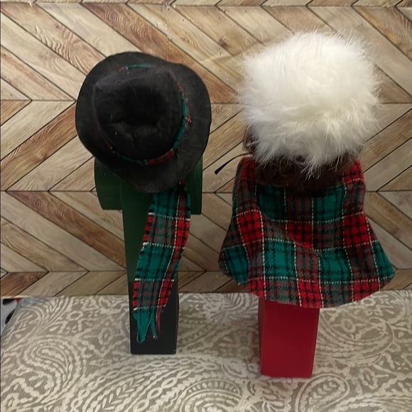 Vintage wood block Festive Wooden Figurines hand painted Christmas carolers. 8” - Picture 3 of 6